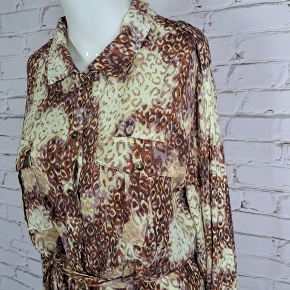 LOVESTICH Printed Belted Button  Down Dress‎ - Picture 4 of 11